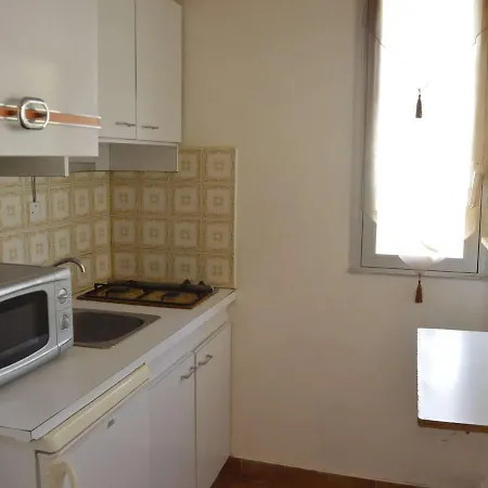 Studio Avec Mezzanine Et Parking A 500m Du Centre Du Cap D'agde - Fr-1-249-353 Apartment